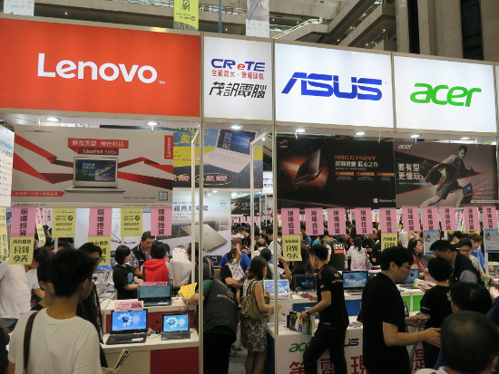 台湾メーカーをはじめとしたパソコンの即売コーナー