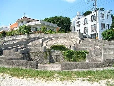 沖縄のお墓「亀甲墓」