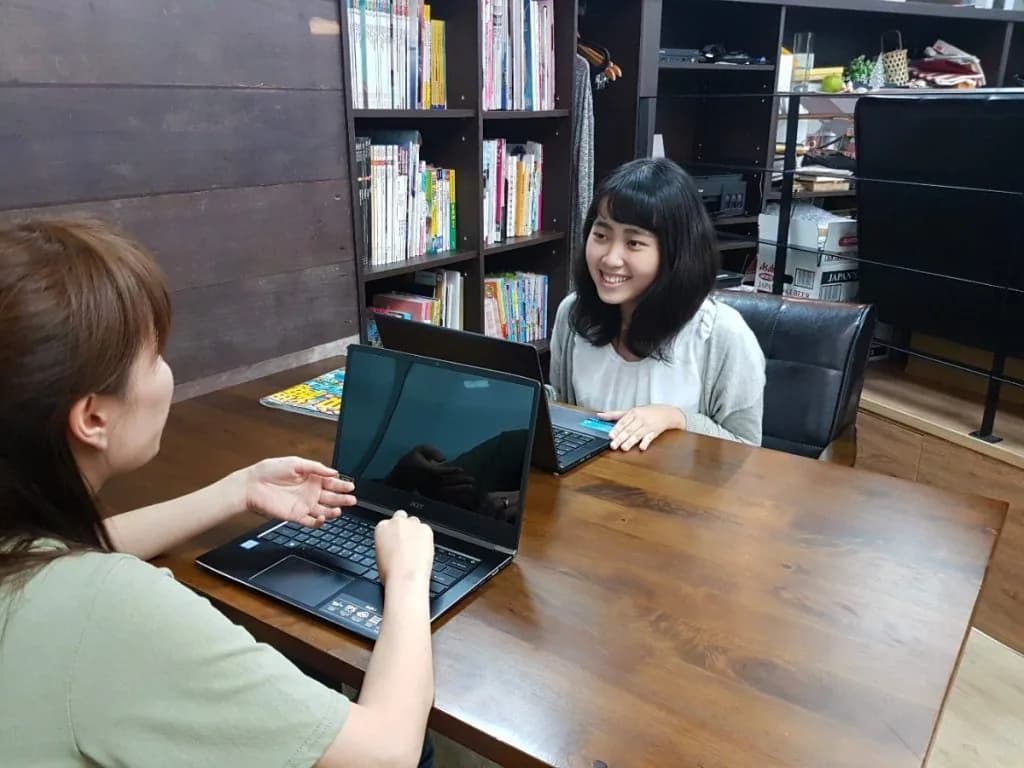 表情からも職場の雰囲気の良さが分かります