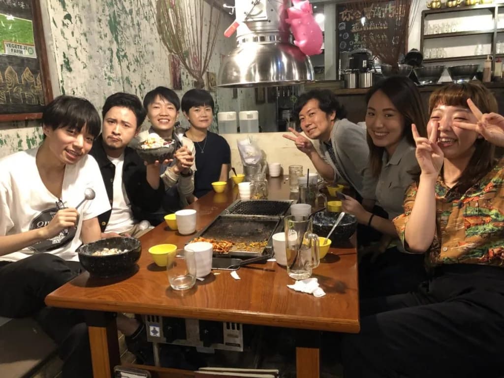 社長の秋山さんと社員の方達が一緒に歓迎会を開いてくれました。