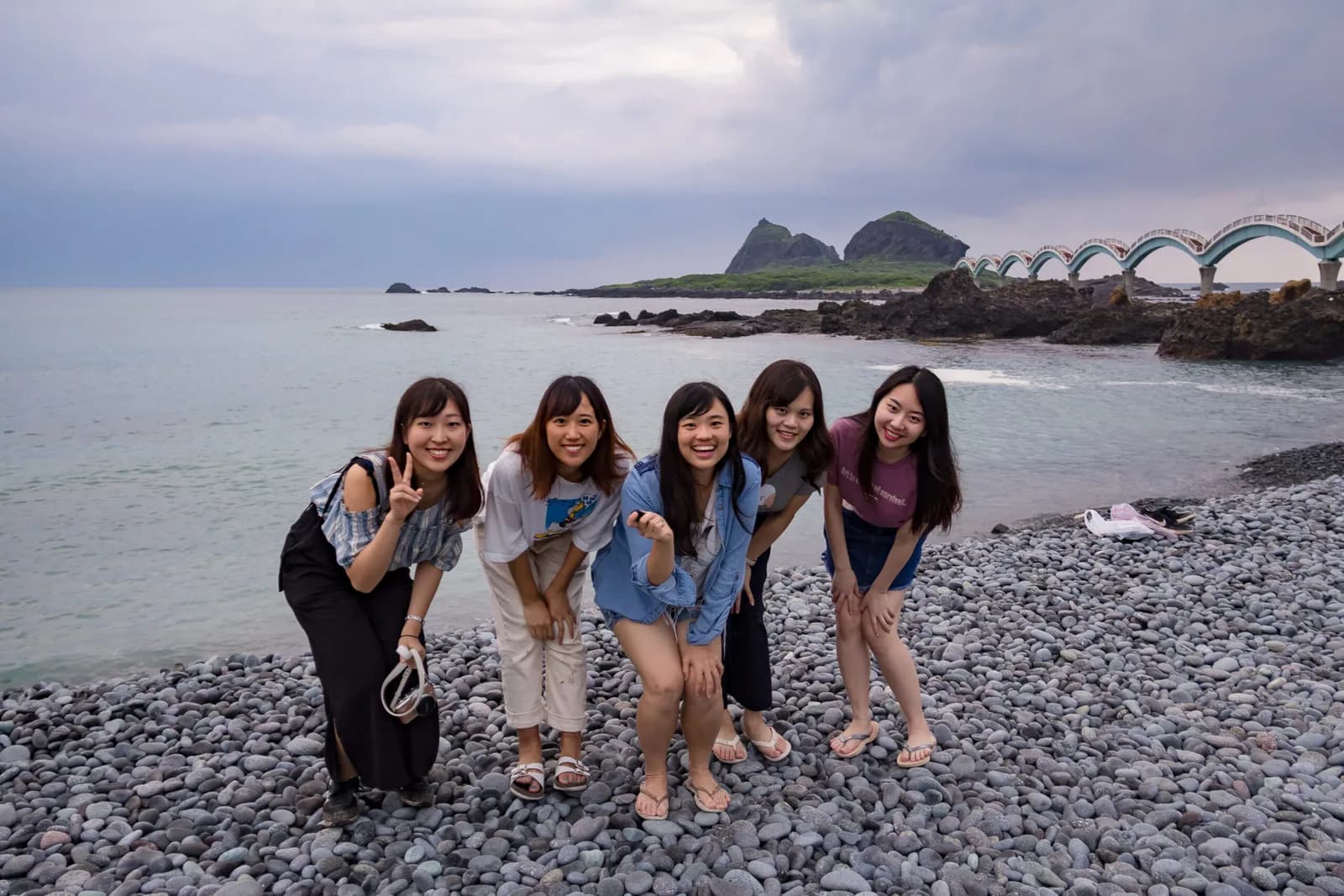 旅行サークルで花蓮に行った時の写真。(一番左が私です)