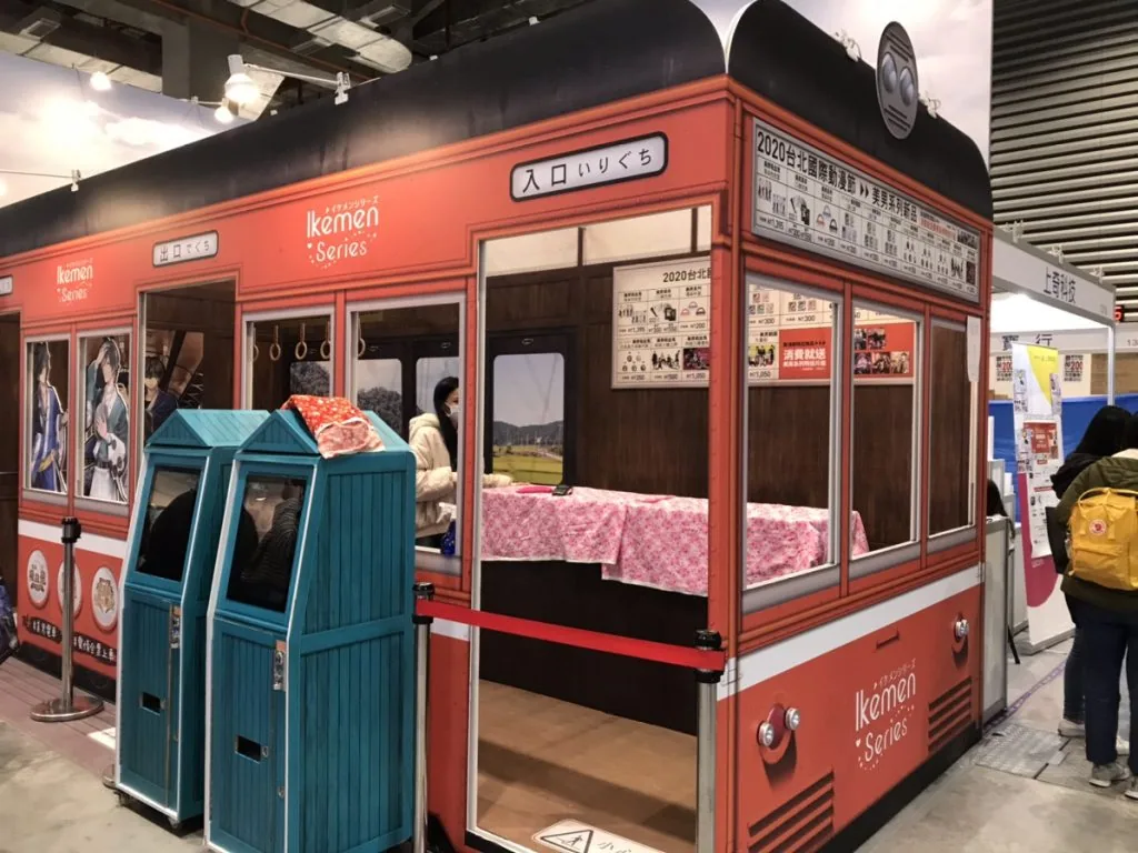 電車をモチーフにした展示ブースも!!