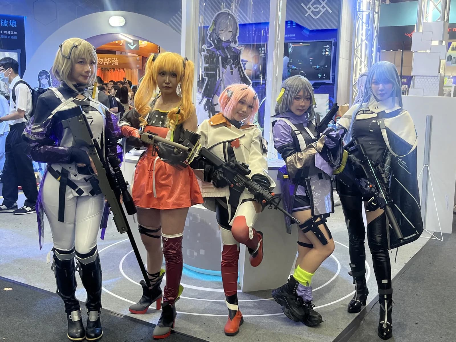 会場内はコスプレイヤーであふれていました