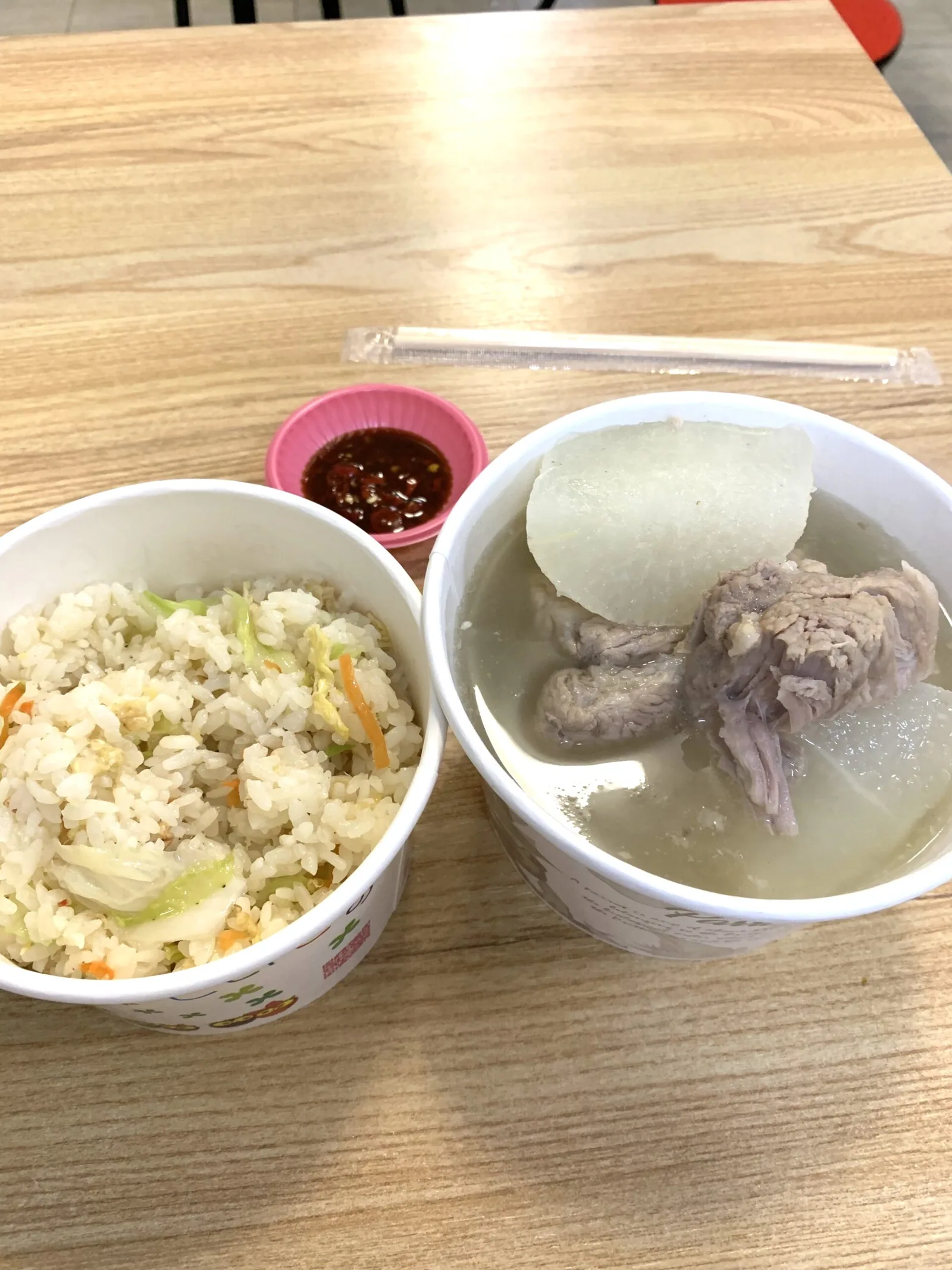 排骨湯と炒飯