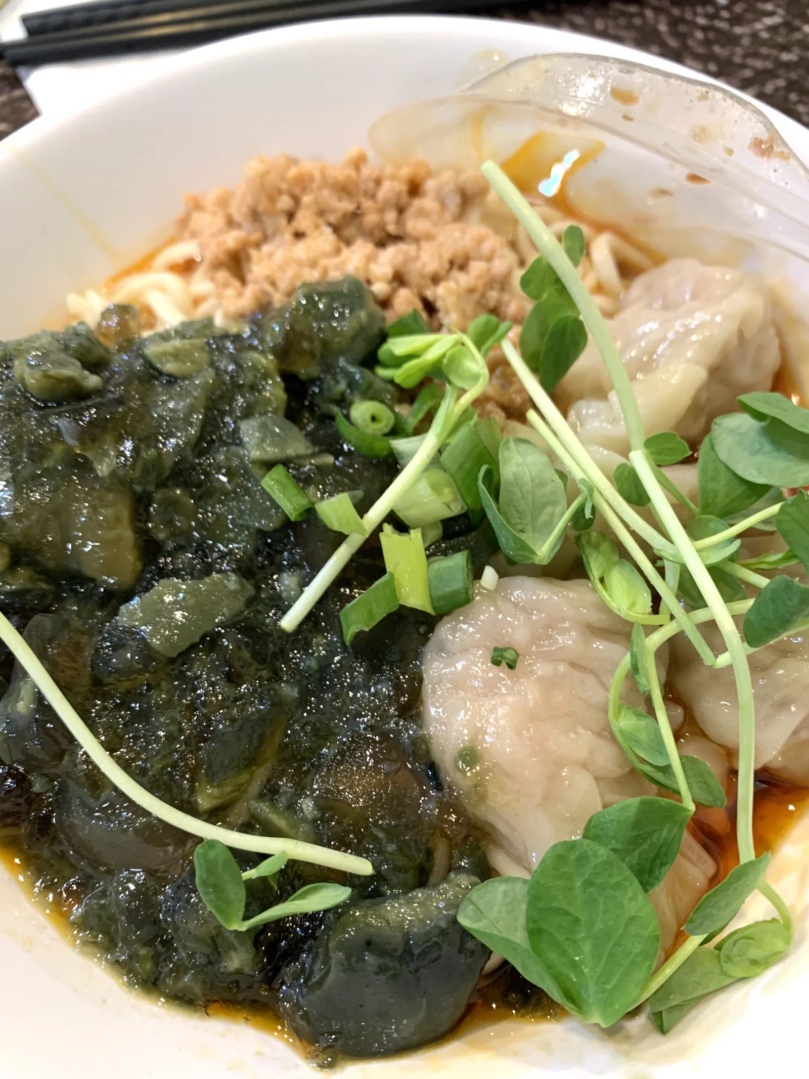 招牌皮蛋麵