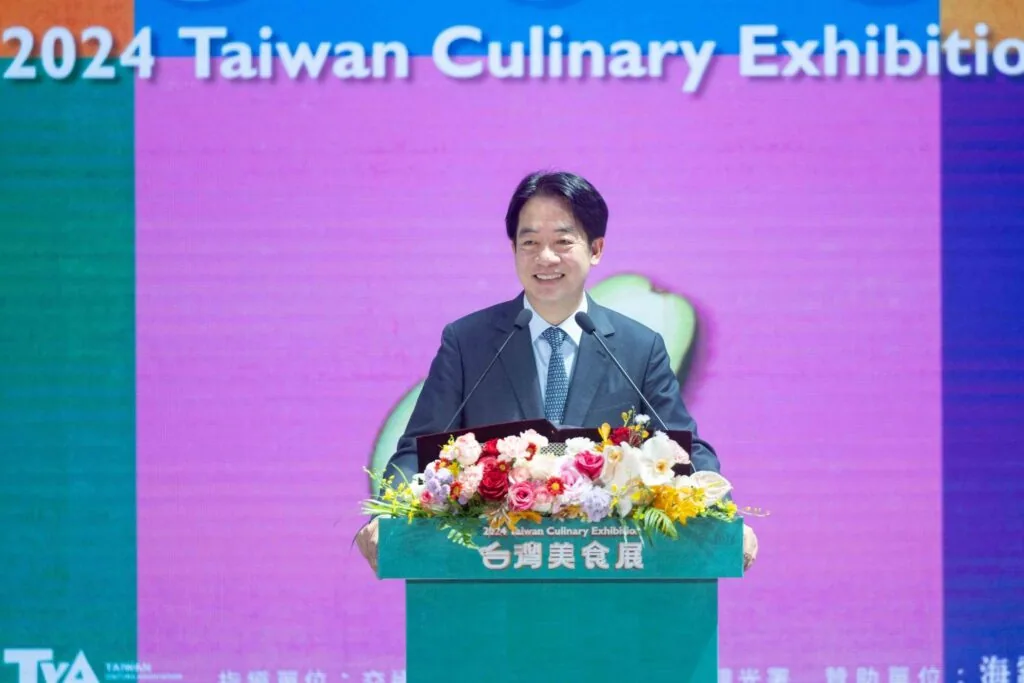 2024年台湾美食展の開幕式で挨拶する頼清徳総統