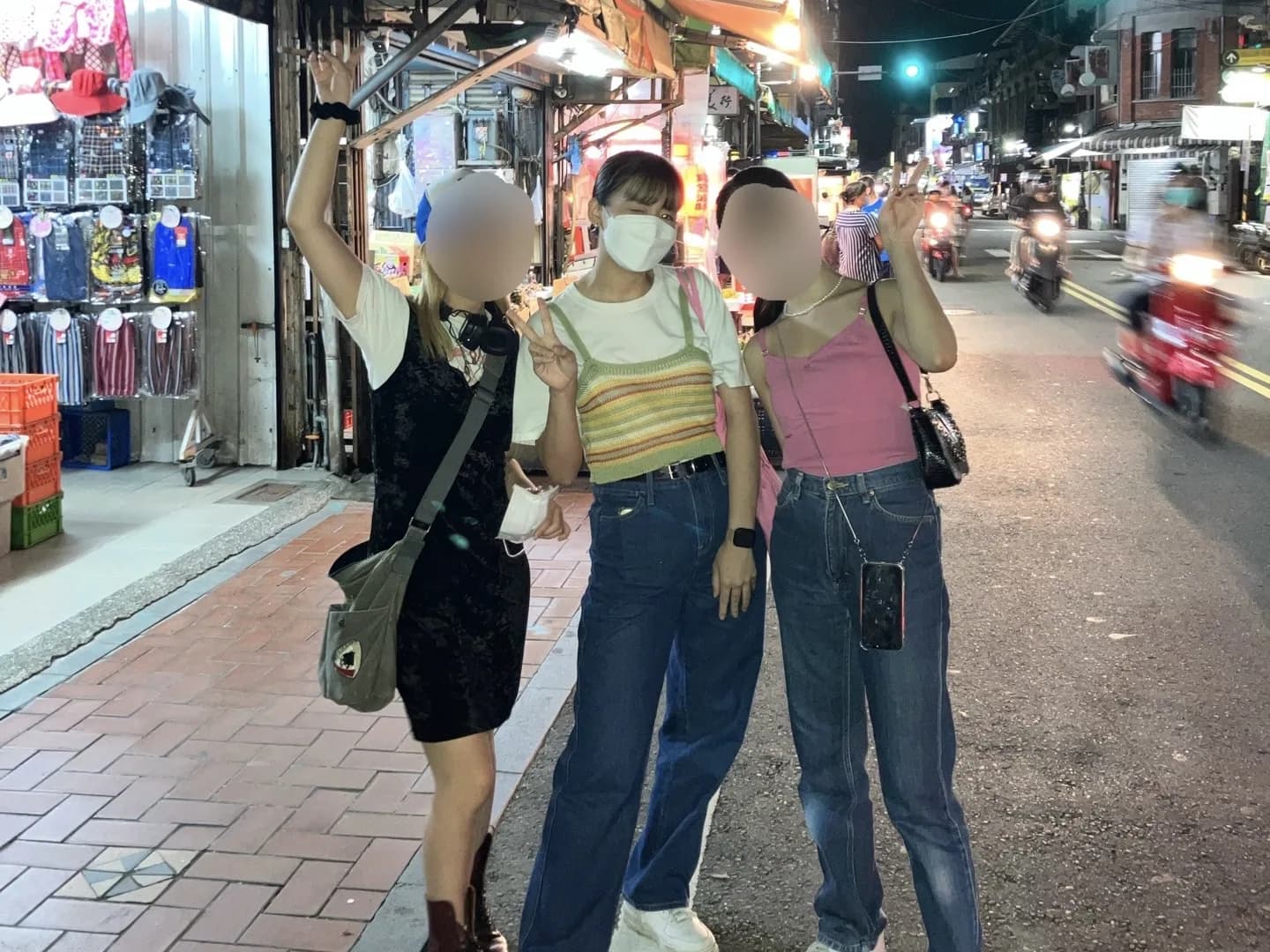 学校付近の街での写真
